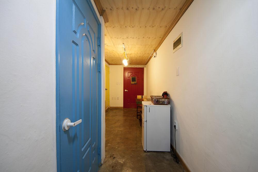Hongdae Lazy Fox Hostel In Сеул Екстер'єр фото