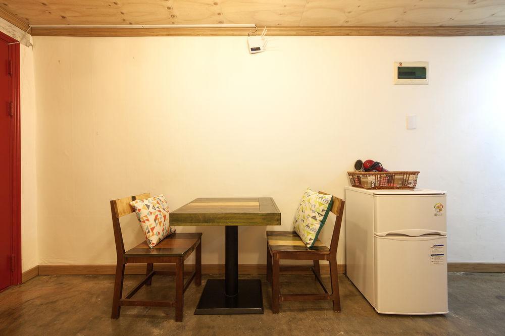 Hongdae Lazy Fox Hostel In Сеул Екстер'єр фото