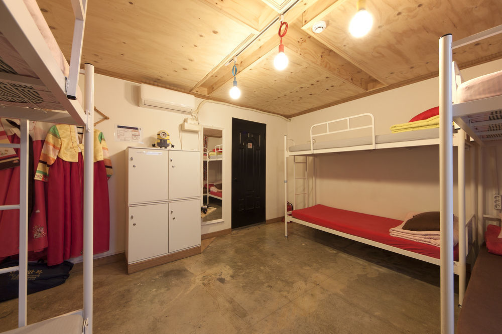 Hongdae Lazy Fox Hostel In Сеул Екстер'єр фото