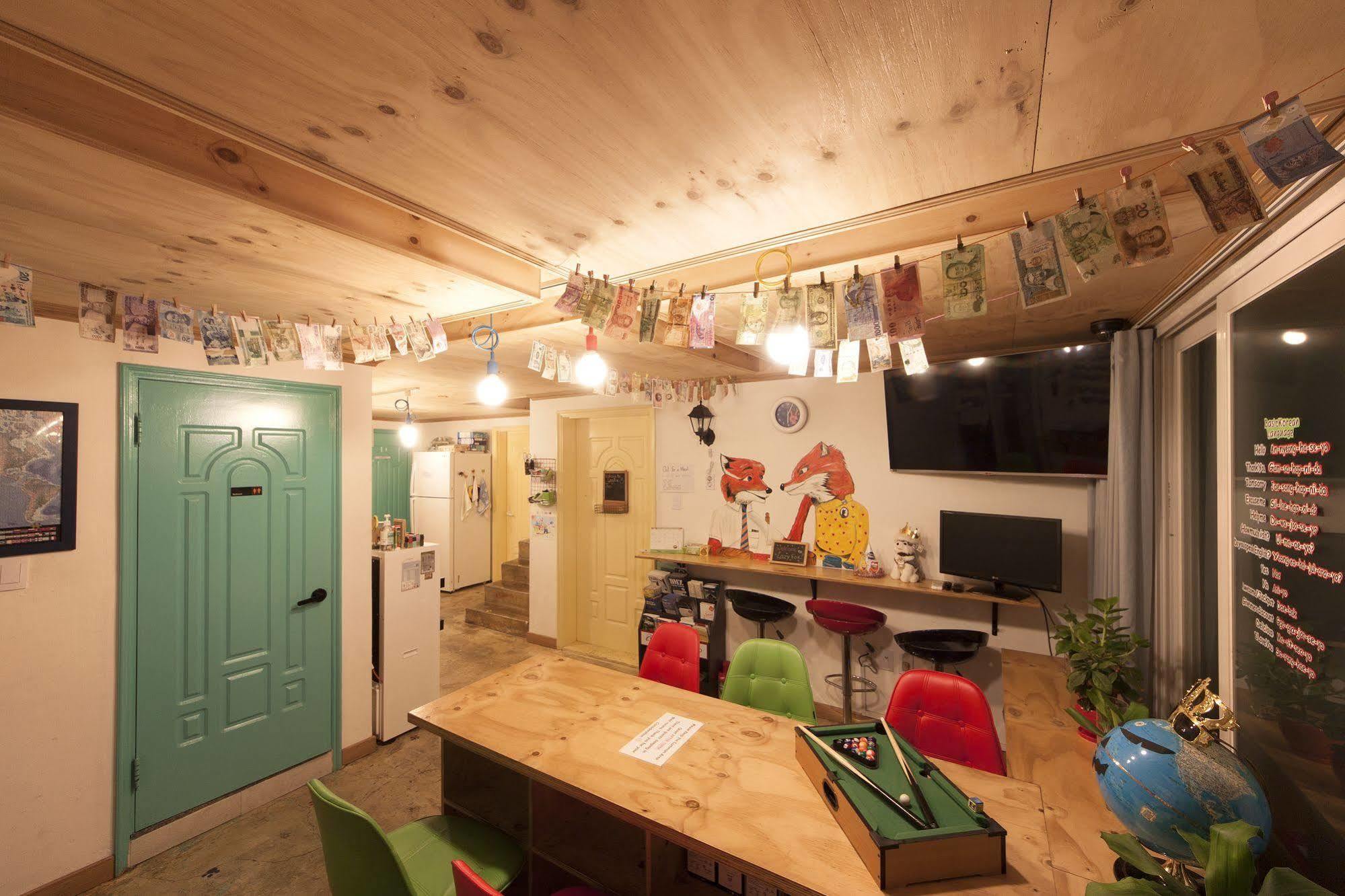 Hongdae Lazy Fox Hostel In Сеул Екстер'єр фото