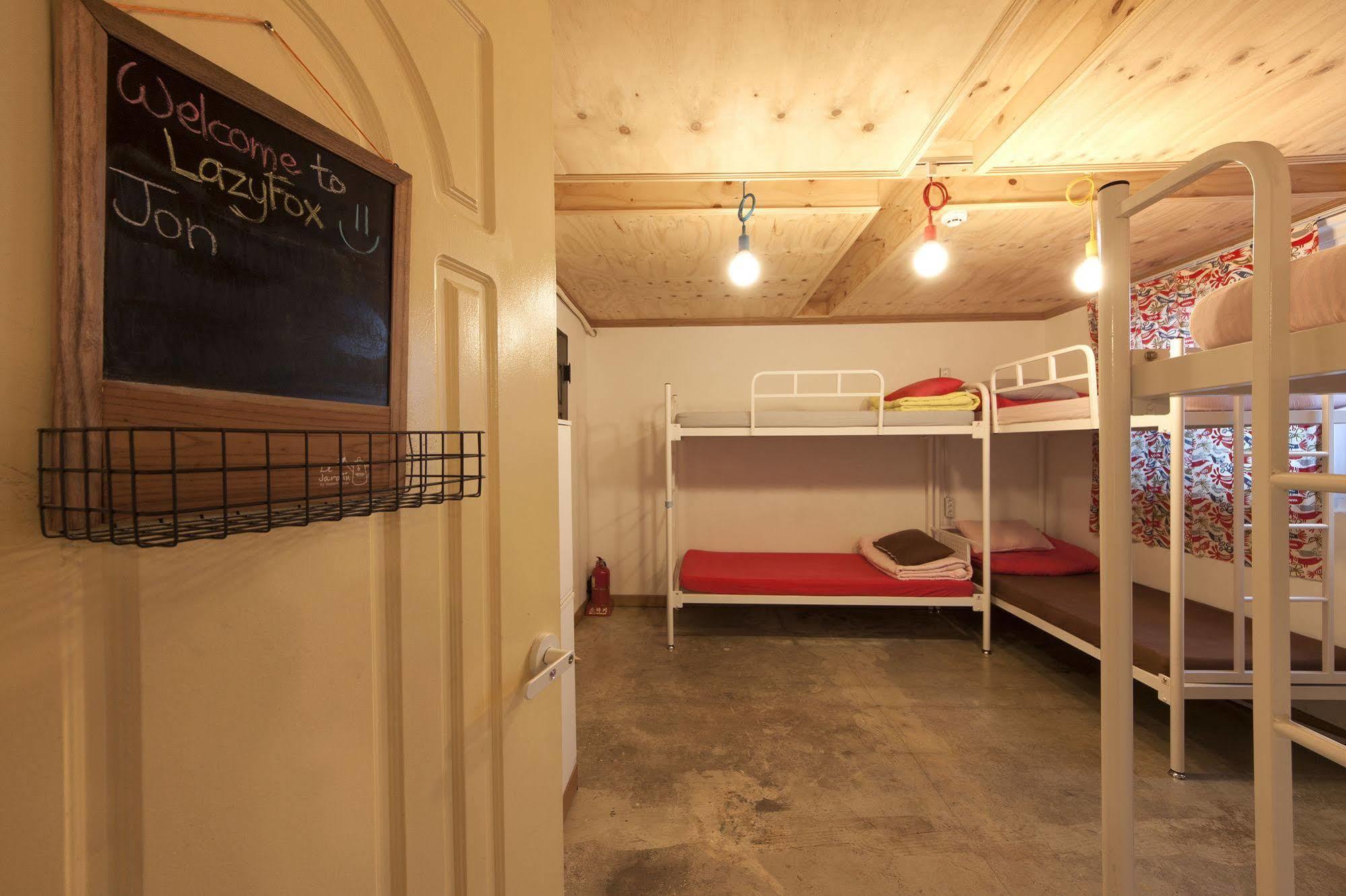 Hongdae Lazy Fox Hostel In Сеул Екстер'єр фото