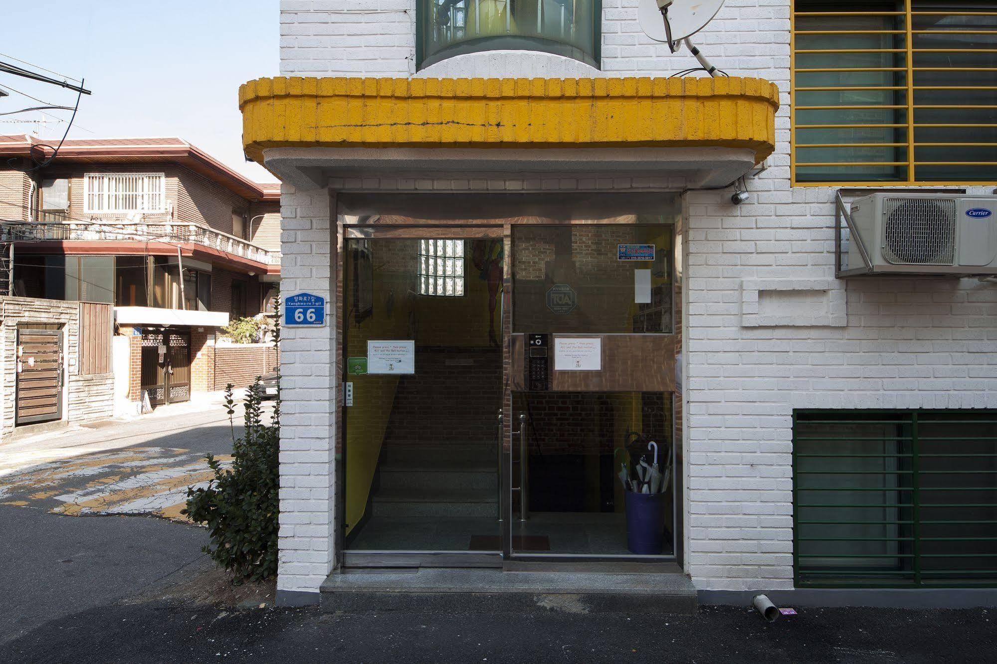 Hongdae Lazy Fox Hostel In Сеул Екстер'єр фото