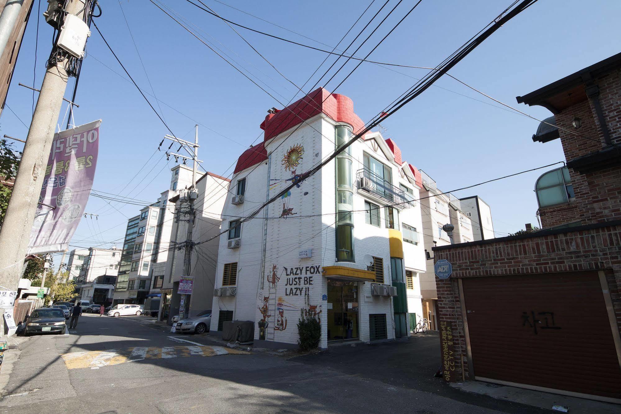 Hongdae Lazy Fox Hostel In Сеул Екстер'єр фото