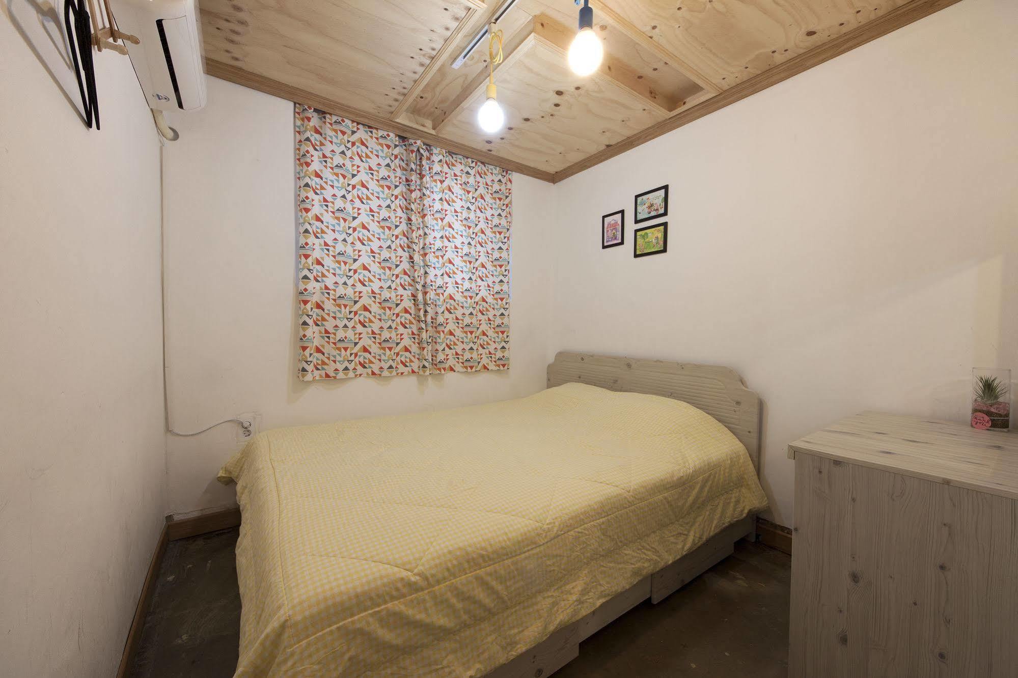 Hongdae Lazy Fox Hostel In Сеул Екстер'єр фото